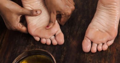 सर्दियों में रूखी त्वचा का 'आयुर्वेदिक इलाज': अभ्यंगम (तेल मालिश)