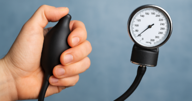 हाई ब्लड प्रेशर: 'साइलेंट किलर' के इन संकेतों को न करें नजरअंदाज, सर्दियों में खतरा दोगुना