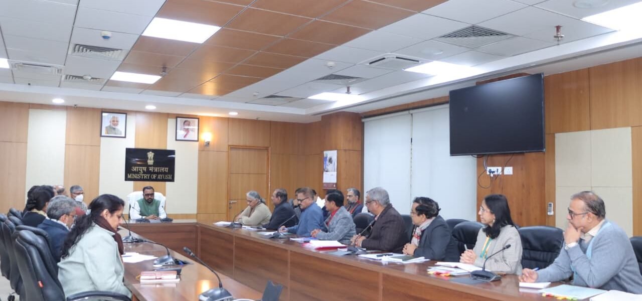 आयुष शिक्षा में 'गुणवत्ता और पारदर्शिता' पर जोर: केंद्रीय मंत्री प्रतापराव जाधव ने की NCISM और NCH के साथ हाई-लेवल बैठक