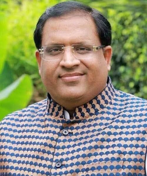 : दिल्ली-NCR को प्रदूषण से बचाने का 'ग्रीन प्लान': हरियाणा में बनेंगे 500 'इको-वन', कचरे के ढेर बनेंगे ऑक्सीजन हब | Ayushya Path