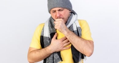 खांस-खांसकर' थक गए? AIIA दिल्ली के वैद्य ने बताई 3 जादुई दवाएं और घरेलू नुस्खे, 2 दिन में पुरानी खांसी होगी छूमंतर | Ayushya Path