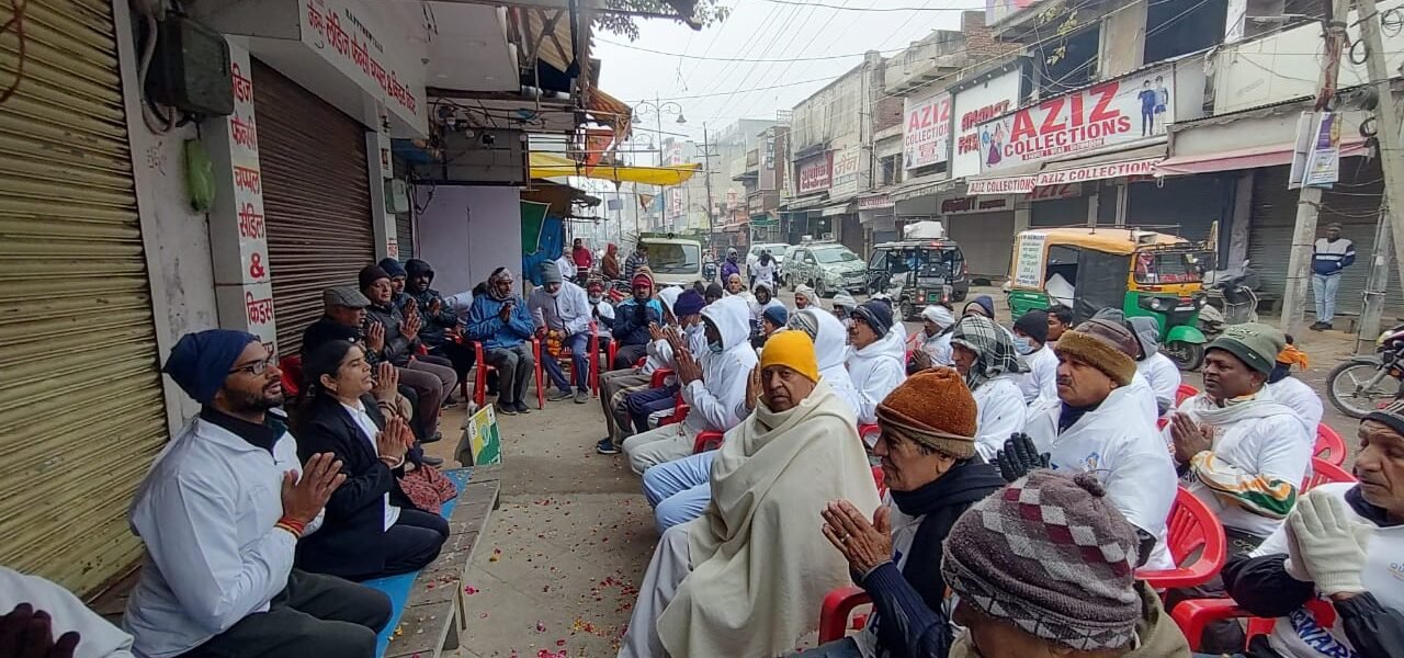 रेवाड़ी में 'सफाई क्रांति': कड़ाके की ठंड में जब सुधरा 'दुर्गा मंदिर' और 'रेन वाटर हार्वेस्टिंग' सिस्टम, दो माताओं का मस्तक हुआ ऊंचा
