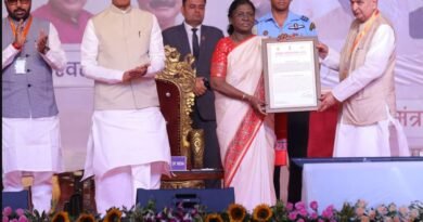 Vaidya Devendra Triguna receiving Jeevan Gaurav Samman 2026