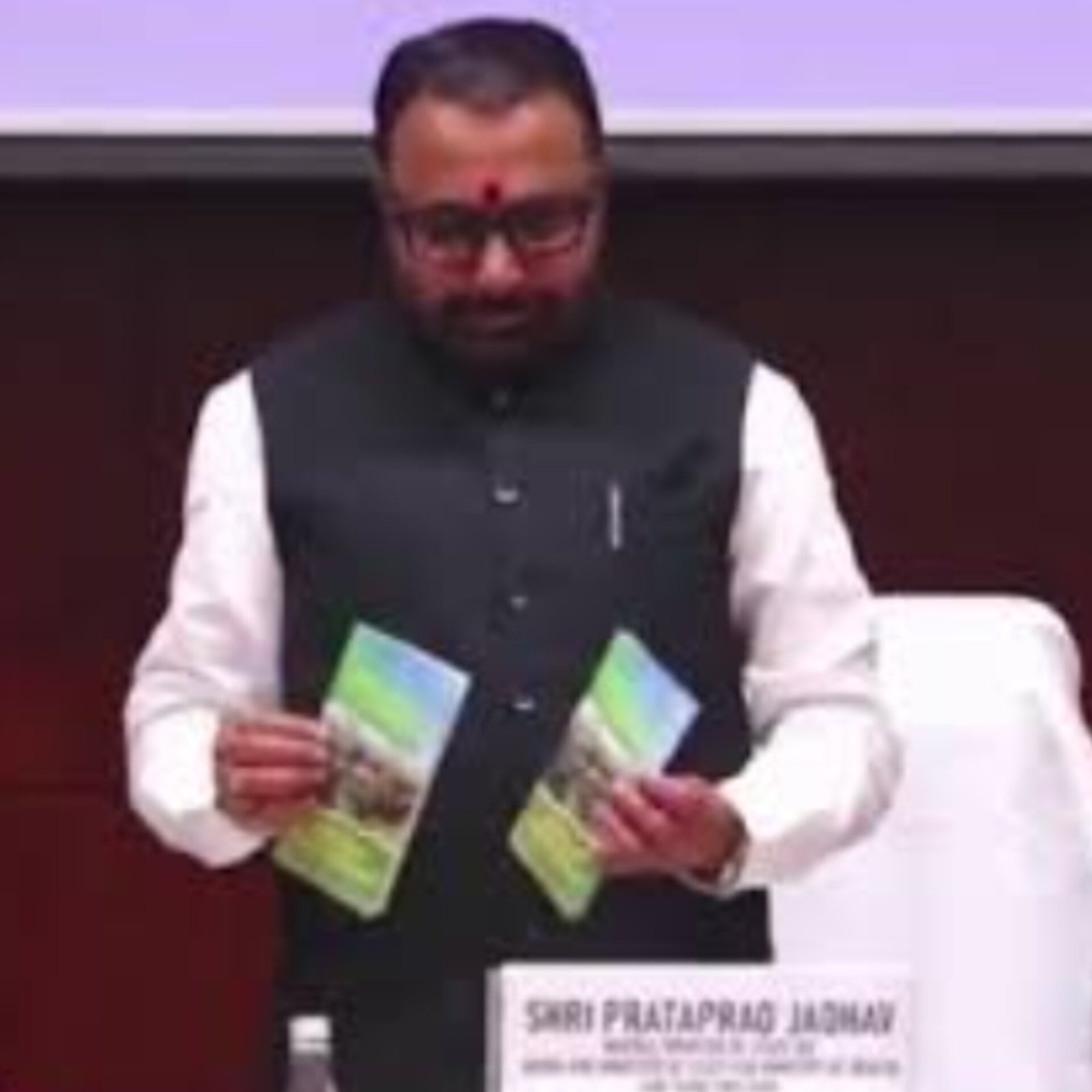 आयुष मंत्रालय की नई पहल: छत पर उगाएं औषधीय पौधे | Guide