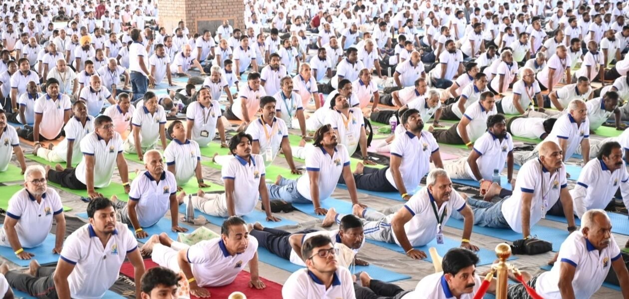 अंतर्राष्ट्रीय योग दिवस 2026 (IDY 2026): हैदराबाद योग महोत्सव में बना एशिया रिकॉर्ड | आयुष्य पथ