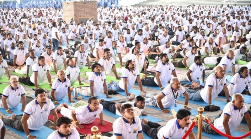 अंतर्राष्ट्रीय योग दिवस 2026 (IDY 2026): हैदराबाद योग महोत्सव में बना एशिया रिकॉर्ड | आयुष्य पथ